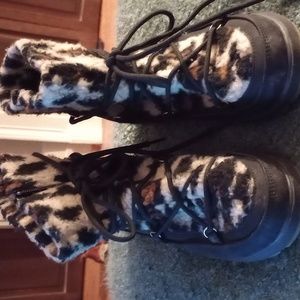 SM of New York Brenna Boots. Stylish. Very Warm